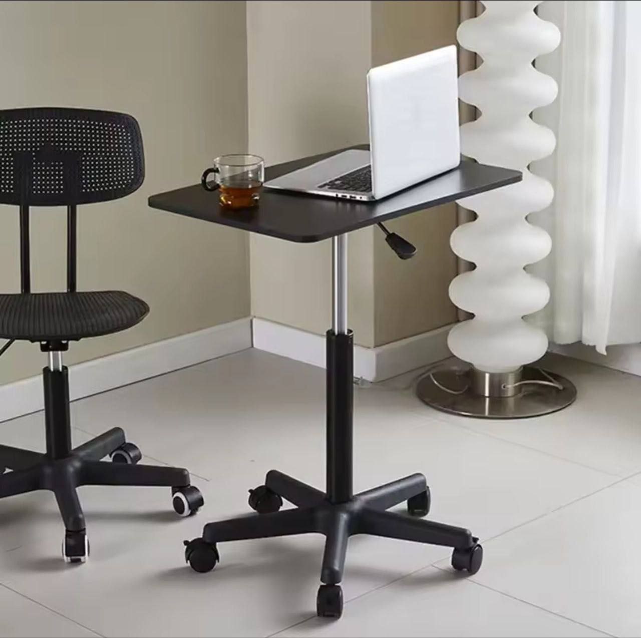 Table Élévatrice Mobile 6-en-1 : Votre Bureau Ergonomique Ultime